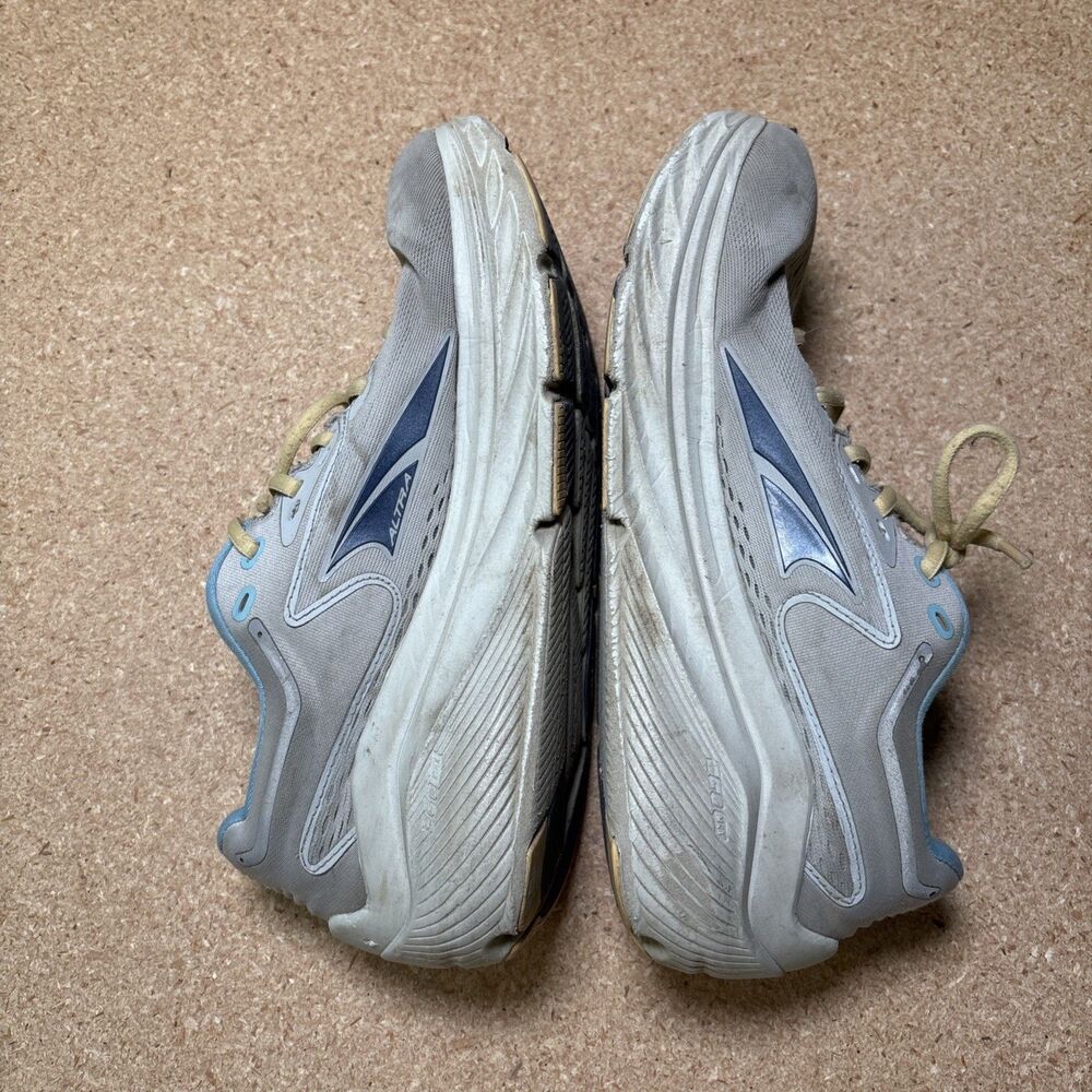 Altra - Via Olympus - Light Gray (AL0A82CR224) - 9 Women Road Running - Picture 4 of 10